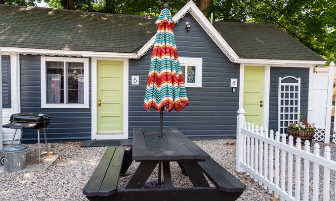 Wolfeboro Cottage | Cottage 5-6 - Year Round Pet Friendly - 2 Bedroom / 1 Bath End Unit
