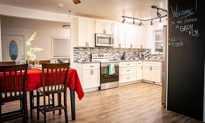 Kabletown Cottage | Cottage at Gray Fox- Many Attraction- Pet Friendly