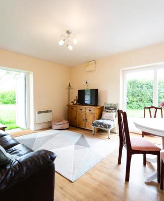Middlezoy Maison | Cottage at Tractors and Cream