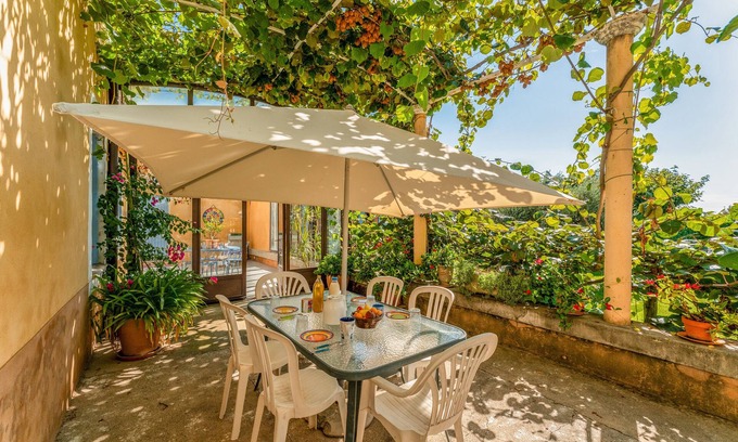 Pont-Saint-Esprit Maison | Cottage 'Atelier De Fernand - Mas Des Iles' with Private Terrace, Shared Garden and Wi-Fi