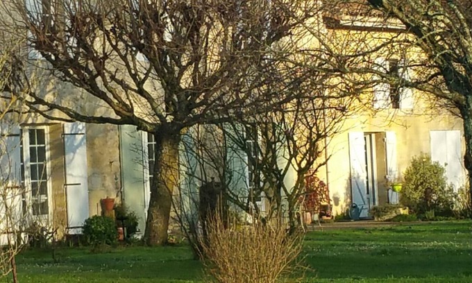 Genissac Cottage | Gîte entre Bordeaux et St Emilion avec Magnifique Parc, entouré de Vignes