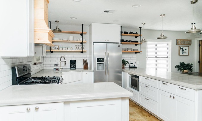 Sulphur Maison | Cottage By The Lake; 40 acre farm with beautiful view of our 15 acre lake.