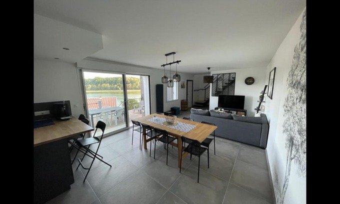 Changey Maison | Cottage chaleureux avec vue sur lac
