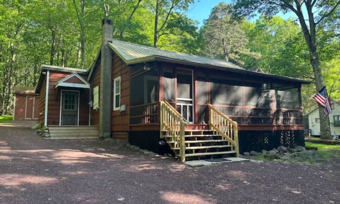 Lake Harmony Cottage | Cottage Close to Lake w Fireplace/FirePit/Wildlife