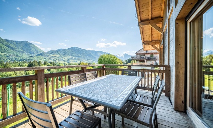Chatillon-sur-Cluses Cottage | Maison "Côté Source" avec vue sur le lac, terrasse privée et Wi-Fi