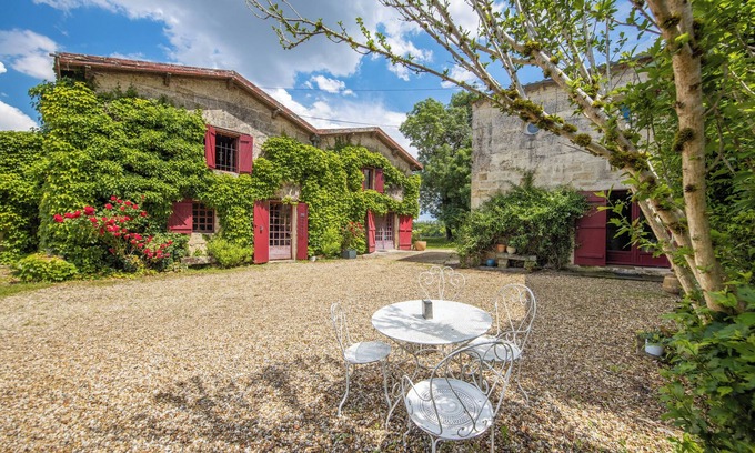 Arveyres Maison | Petite maison 'Échappée Bel' avec terrasse partagée, jardin partagé et Wi-Fi