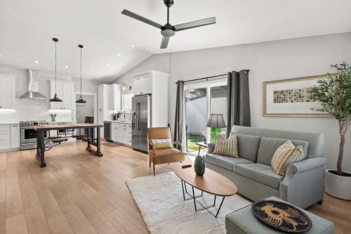 Stoneybrook Maison | Cottage Evergreen - Outdoor Grille Patio with Putt