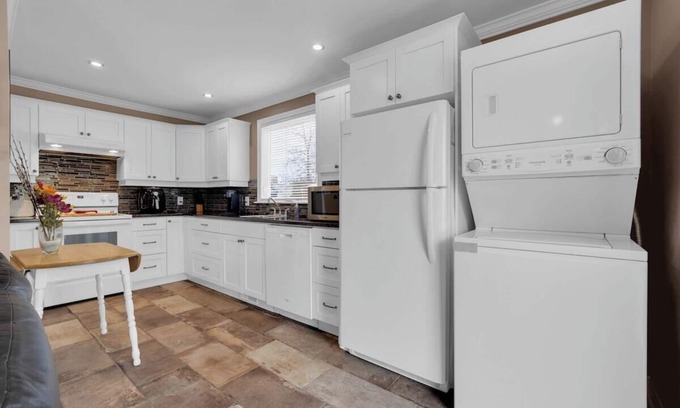 Saint John Maison | Cottage Feel in the City, Close to Everything!