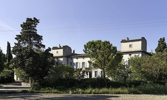 Villesiscle Cottage | Gite pour 6 personnes au Domaine de la Forçate avec piscine dans le parc.