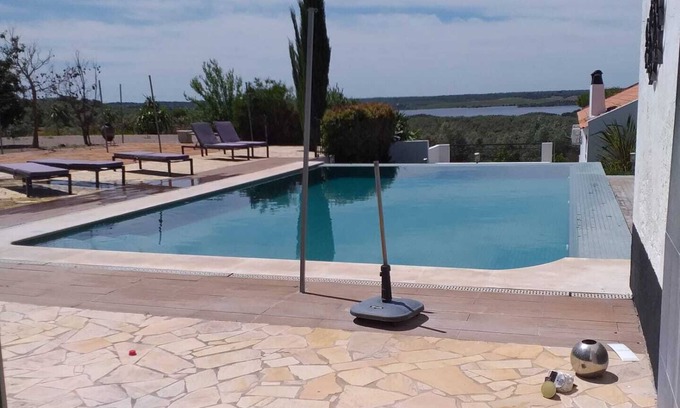 Avis Cottage | Cottage "Herdade Fonte Ferreira - Oliveiras" vue sur le lac, piscine, climatisation, Wi-Fi, jardin