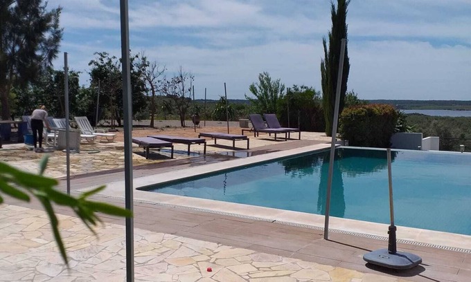 Avis Cottage | Cottage "Herdade Fonte Ferreira - Piscina" vue sur le lac, piscine, Wi-Fi et balcon