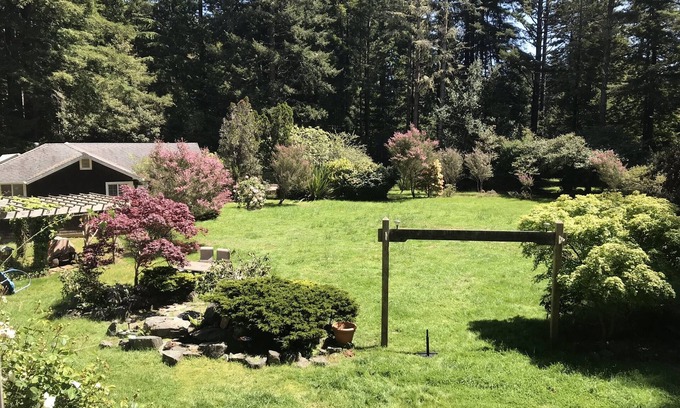 Fort Bragg Maison | Cottage Hideaway in the Redwoods—Less Than One Mile from the Ocean
