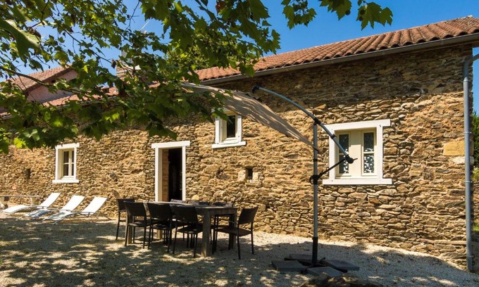 Chalais Maison | Cottage in Chaleix near Forest & Lake