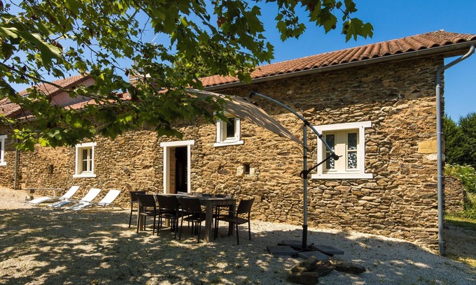Chalais Cottage | Chalet moderne à Chaleix avec piscine