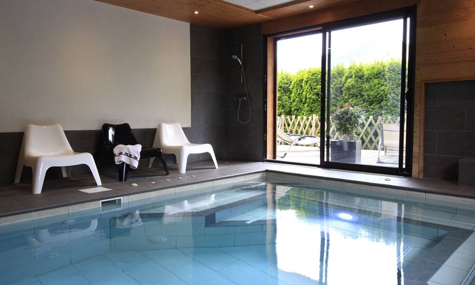 Taninges Chalet De Ski | Chalet dans son intégralité avec piscine intérieure jacuzzi sauna hammam