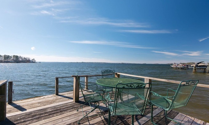 Chapin Maison | Cottage in Chapin with a view of the Twin Islands