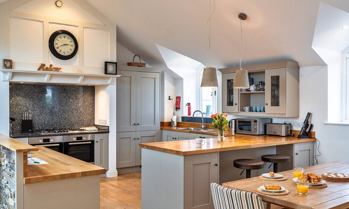 Ruan High Lanes Maison | Cottage in Cornwall with Sea Views & BBQ