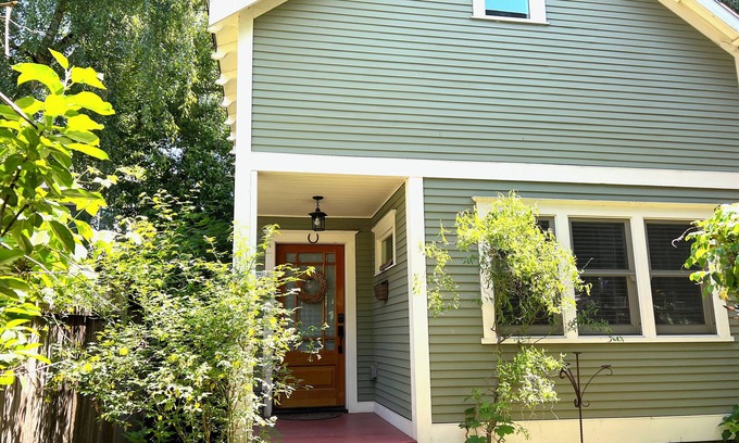 Irvington Maison | Cottage dans le quartier historique d'Irvington près du Convention Center et des commerces!