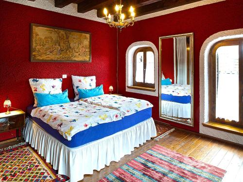 Ponte nelle Alpi Maison | Cottage in Italy with Alpine Fireplace