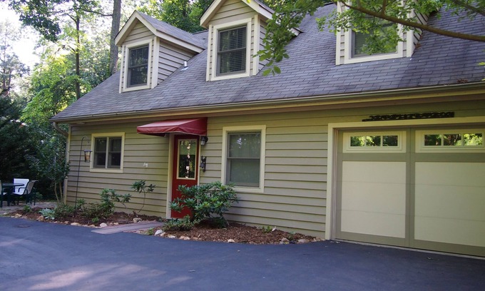 Royal Pines Maison | Privé et pratique, randonnée, patio agréable, près de Asheville & Hendersonville