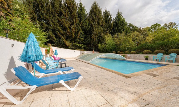 Plumelin Maison | Maison 'Jardins De La Cantine Au Fil De L'o' avec terrasse privée, piscine partagée chauffée et WiFi