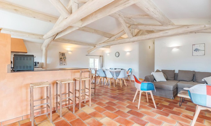 Simiane-la-Rotonde Maison | La maison "La Buisse - Grand Gite" avec vue sur la montagne, terrasse privée et Wi-Fi