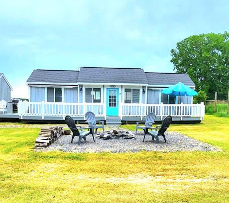 Three Mile Bay Maison | Cottage lake view with Deck and BBQ Grill