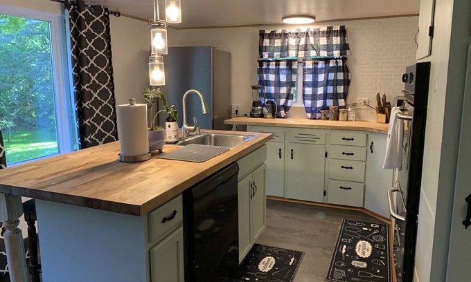 Macedon Cottage | Newly renovated Cottage with large fenced in backyard
