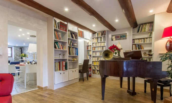 Thones Maison | Grande maison de charme avec vue sur les montagnes, terrasse privée et Wi-Fi