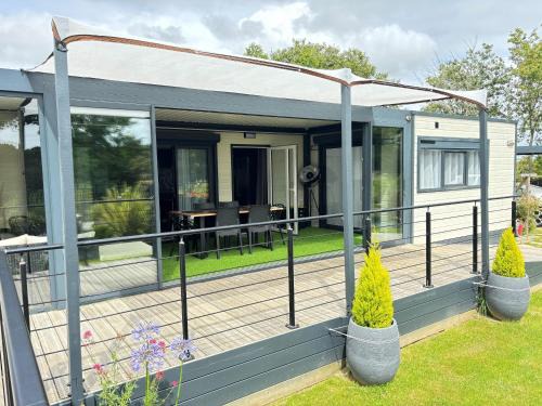 Sainte-Foy Chalet De Ski | Cottage Luxe 3 Chambres, Jacuzzi, Piscine et Parking à 12 km des Sables d'Olonne - FR-1-197-608