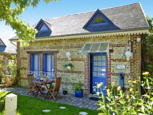 La Poterie-Cap-d'Antifer Maison | Cottage near Étretat Cliffs with Private Garden