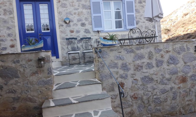 Hydra Cottage | Cottage Nefeli Theoktista-construit par un Détaché Maison en pierres pres Sea Side