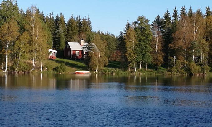 Sissehult Cabine | Cottage with old charm, private location, private jetty, swimming, boat, free fishing, sauna.