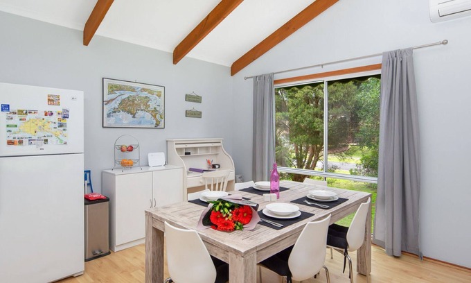 Silverleaves Maison | Cottage on Chale - Silverleaves, VIC