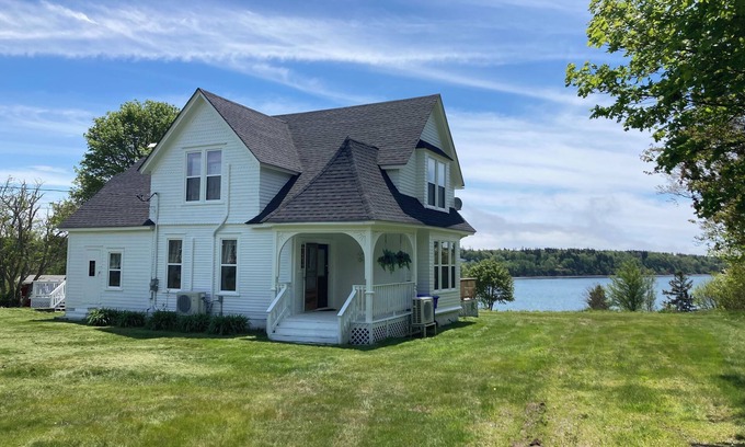 Welshpool Autre | Cottage on Friar's Bay