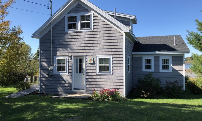 Jonesport Maison | Cottage on Sawyer’s Cove