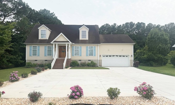 Bayside Maison | Cottage on Snug Harbor, minutes from O.C. beaches, Berlin, and Assateague.