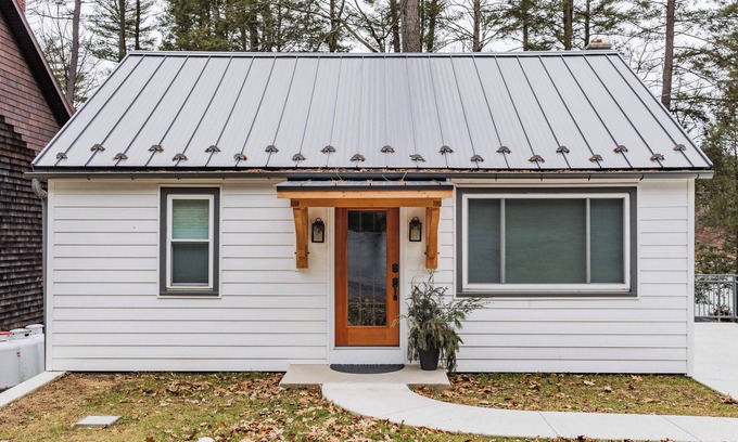 Pine Grove Maison | Cottage on Sweet Arrow Lake