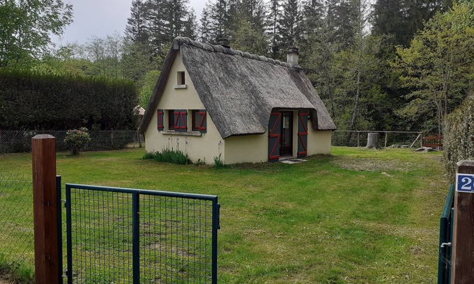 Bugeat Maison | Cottage on the banks of the Vezere river
