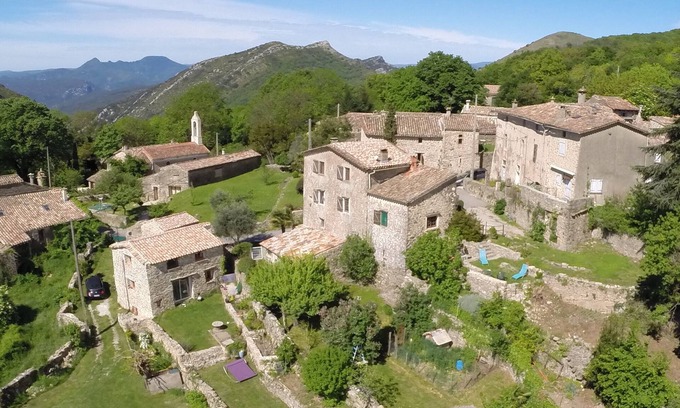 Sumene Maison | Vue exceptionnelle. Maison située sur les premiers contreforts des Cévennes