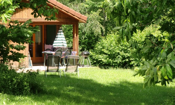 Roumegoux Chalet De Ski | Chalet à la Ferme et Pêche Privée Merisier