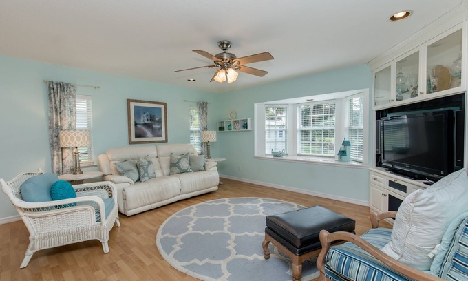 Sebastian Highlands Maison | 🍹🌞 Cottage Paradise! 2BR / 2BA, Animaux acceptés, TV, Wi-Fi
