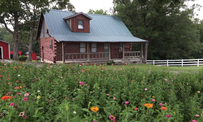 High Hill Cabine | Propriétés de la petite maison - Country Log Cabin