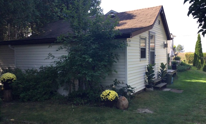 Sauble Beach Cabine | Cottage Retreat 75 Steps from the shores of spectacular Lake Huron, Sauble Beach