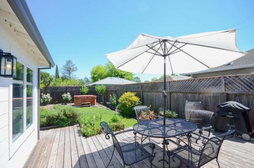 Sonoma Maison | Cottage Sonoma Historic Plaza, - Includes Wine Tasting Passport