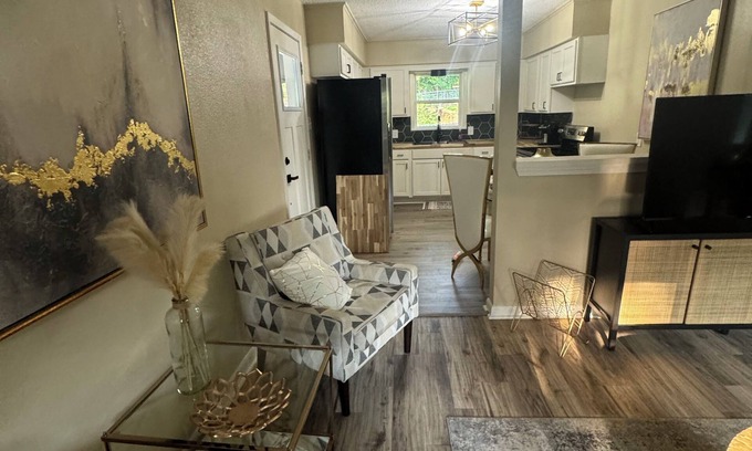Van Buren Maison | Cottage style home close to downtown and pet friendly