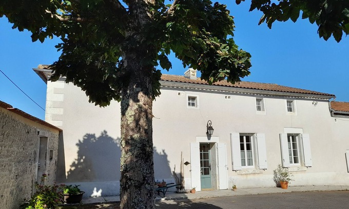 Ambleville Maison | Petite maison "location de vacances" avec terrasse privée, jardin privé et Wi-Fi
