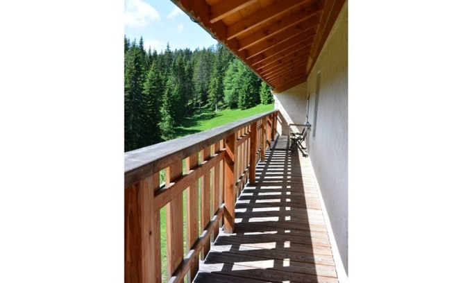 Les Moussieres Maison | Cottage with Balcony in the Haut-Jura Natural Park
