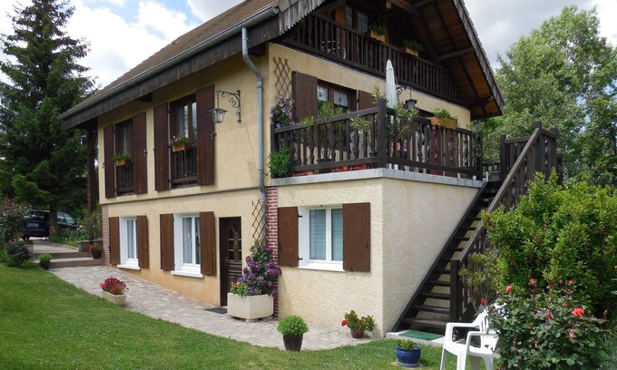 La Batie-Vieille Cottage | Gîte avec jardin, piscine, vue sur les montagnes