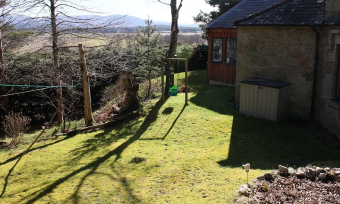 Grantown-on-Spey Maison | Cottage with private sole use indoor pool and superb views